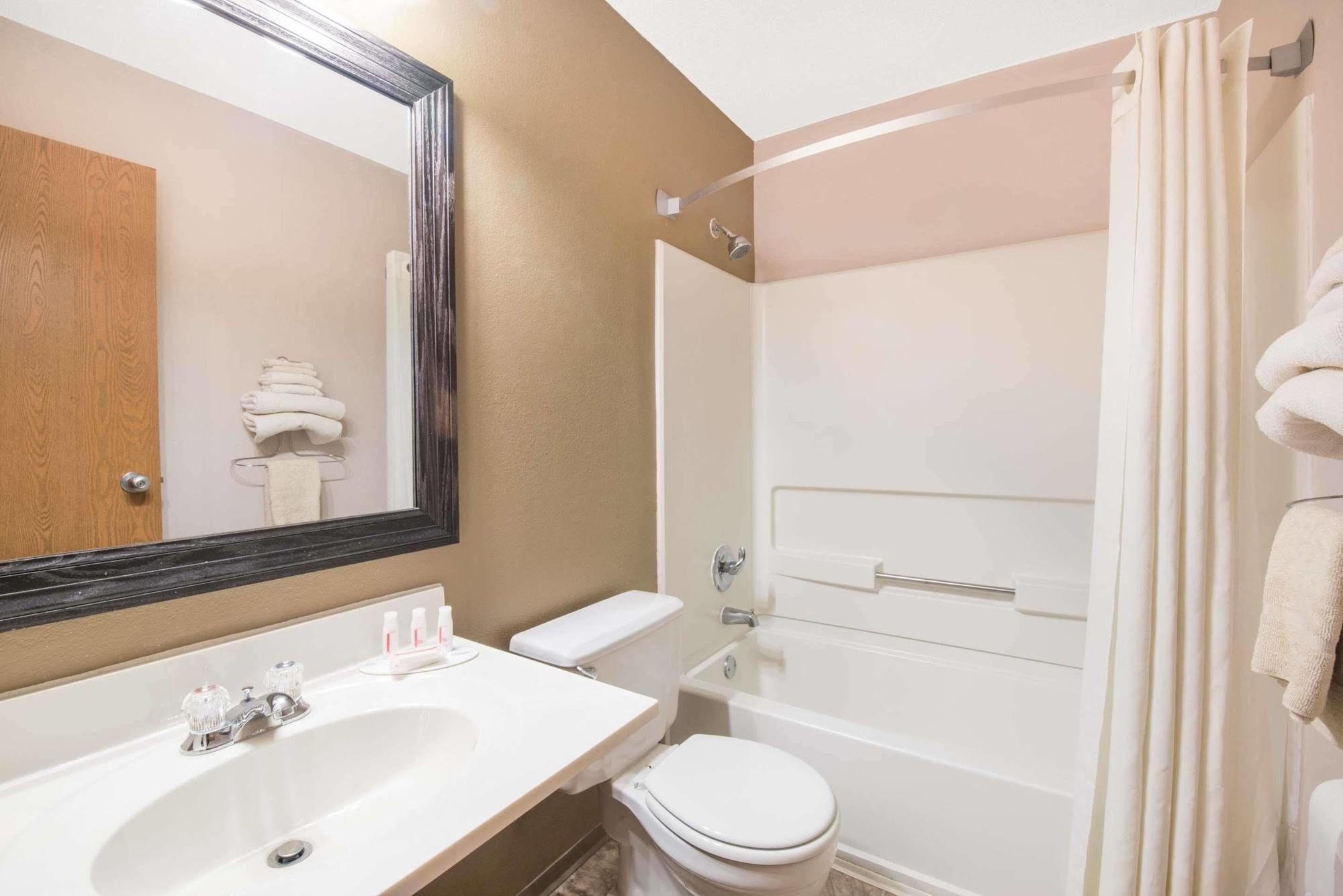 Hotel Super 8 By Wyndham Warroad Extérieur photo